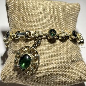 EVC SIGNED ART GOLD TONE W/GREEN RHINESTONES & FAUX PEARLS CHARM BRACELET